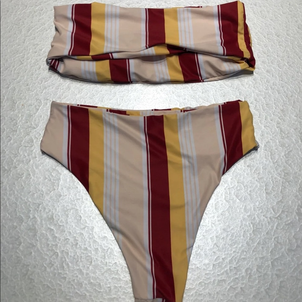 Bikini - Picture 2 of 2